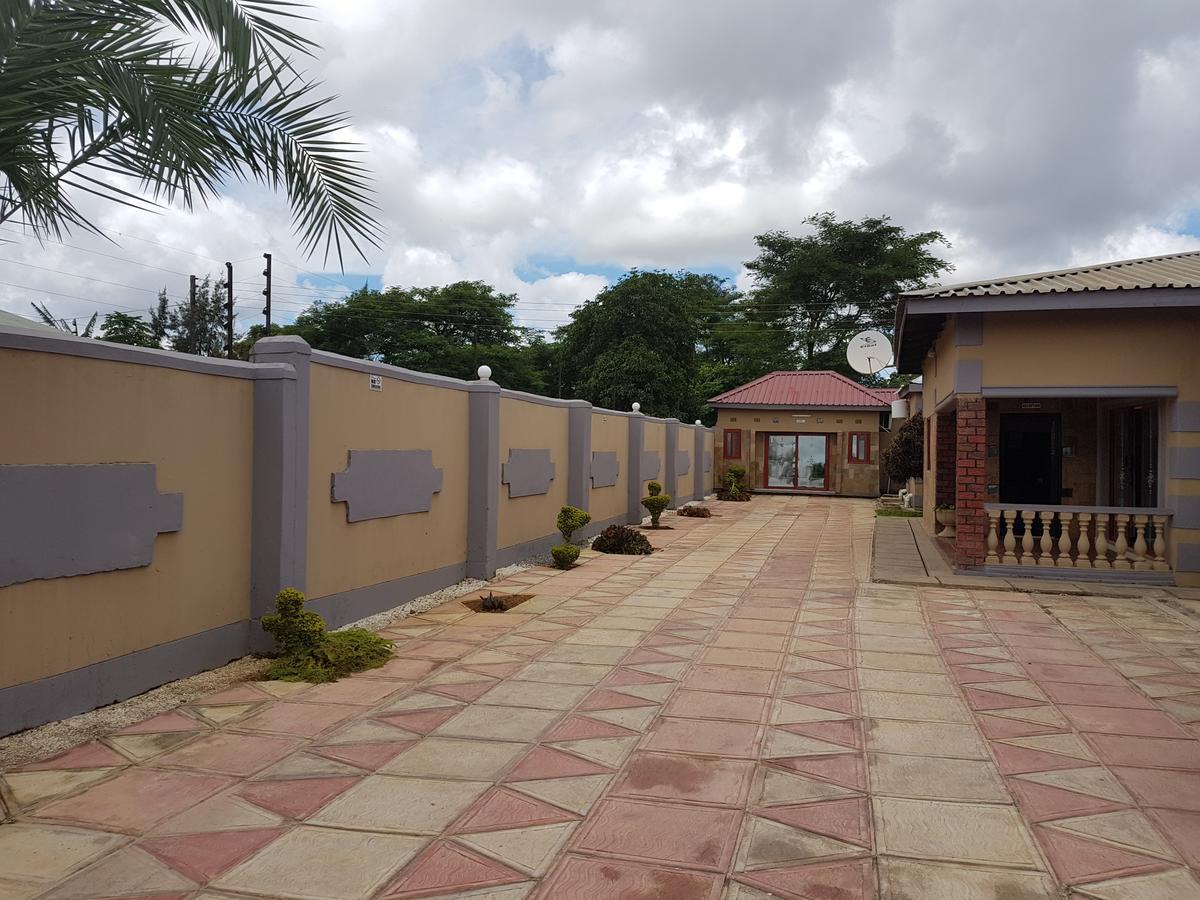 Rugems Executive Lodge Lusaka Exterior photo